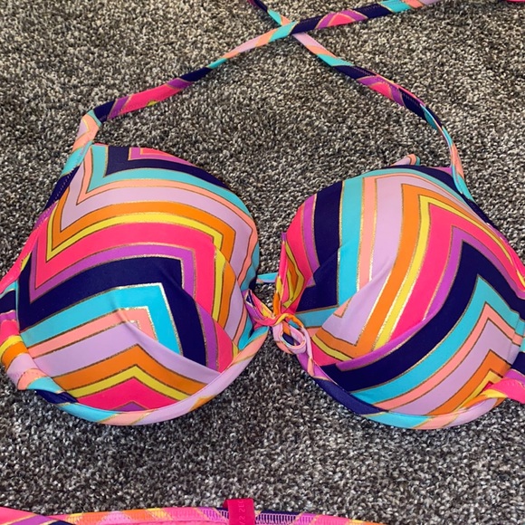 Victoria’s Secret lightly push up bathing suit - Picture 2 of 7